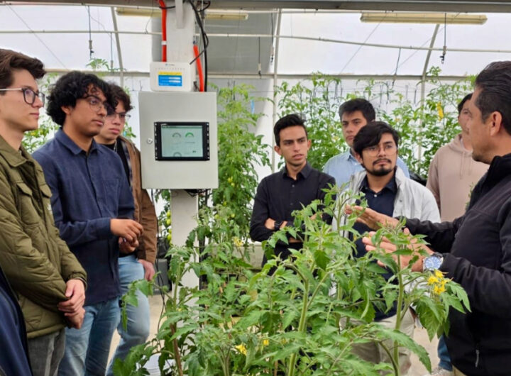 alumnos-materia-automatizacion-industrial-tec-campus-chihuahua-atienden-platica-invernaderos-automatizados